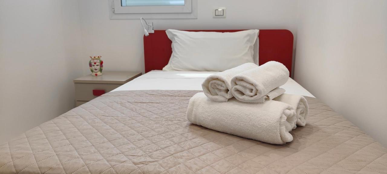 Casa Vacanze Rainbow, Siracusa Syracuse ภายนอก รูปภาพ